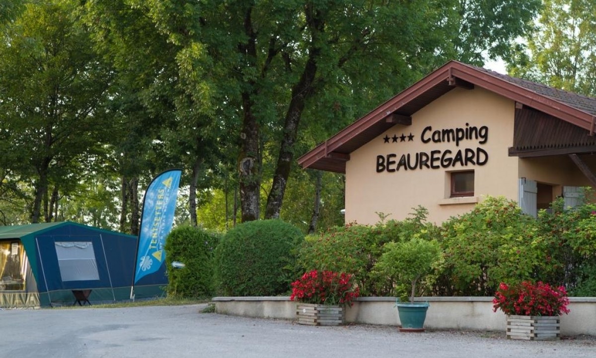 Camping Beauregard Jura Frankrijk Go4Holiday Camping Beauregard Jura Frankrijk Go4Holiday